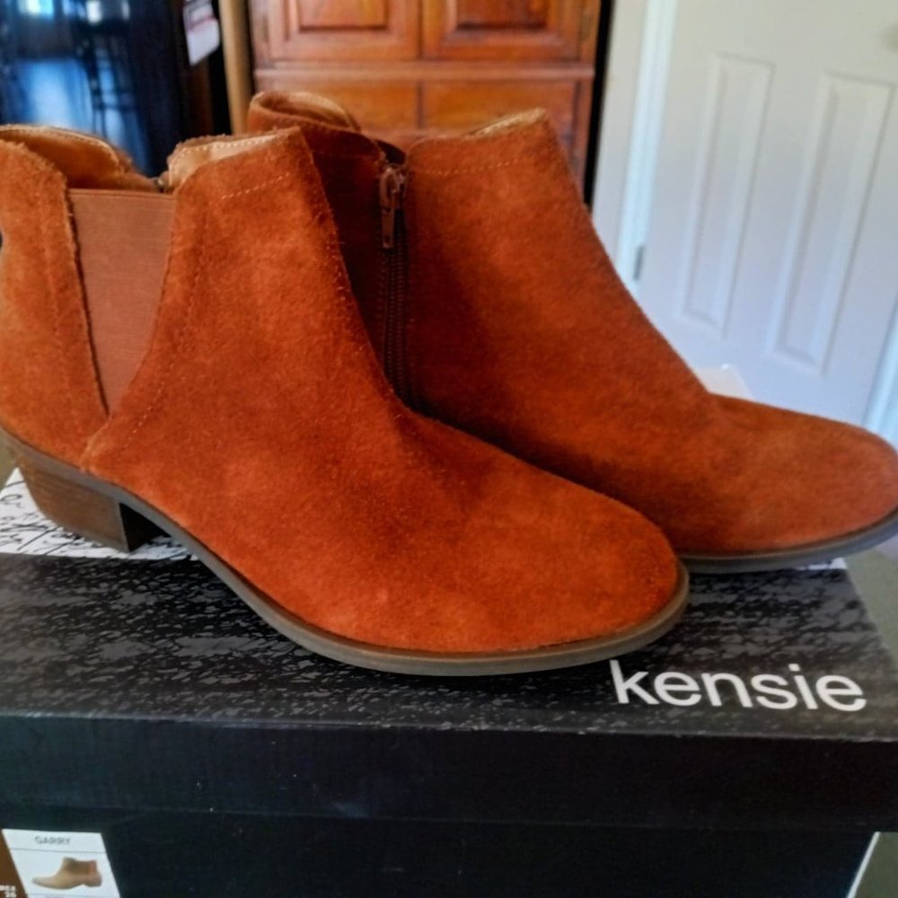 Kensie "Garry" Short Boots ~ Brown Suede ~ Size 9